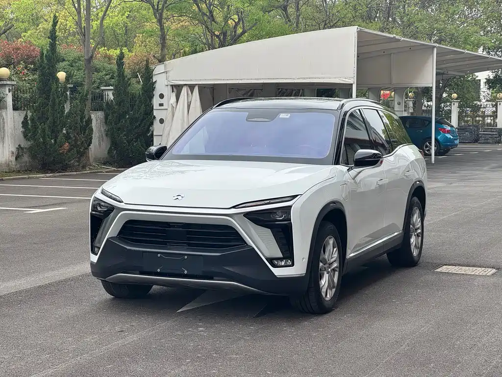 NIO ES8 2021