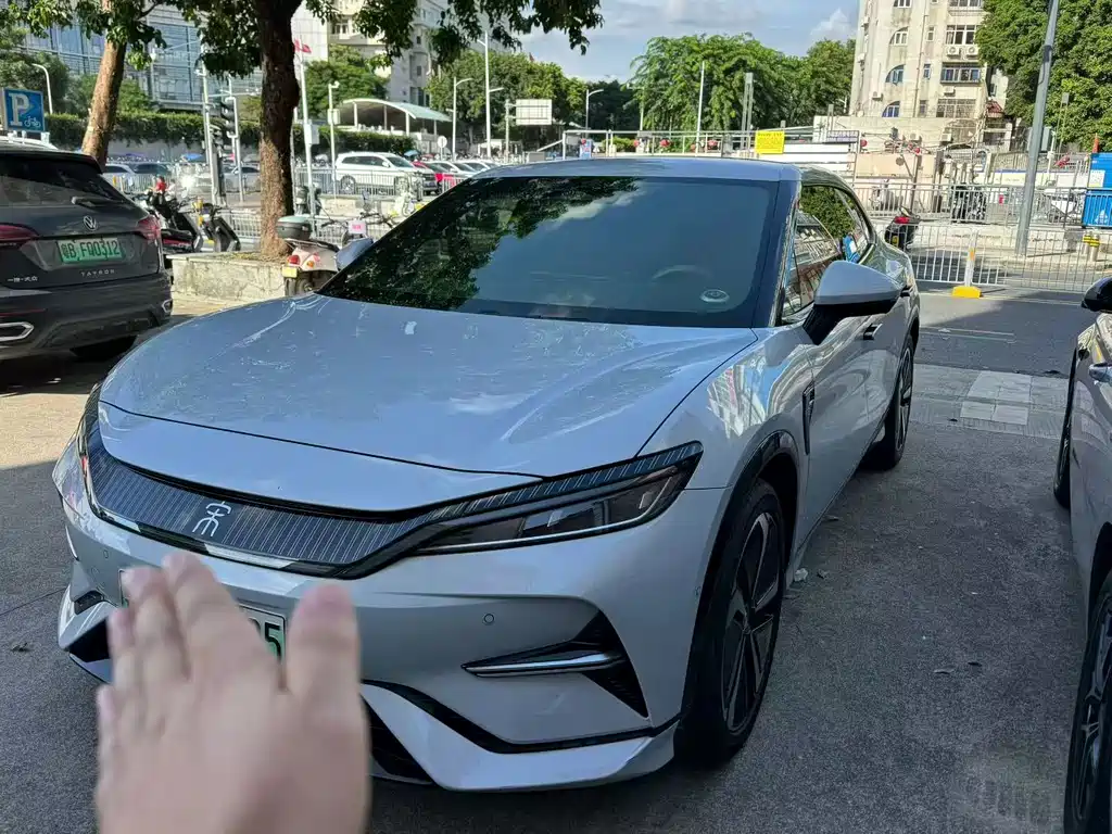BYD L EV 2024