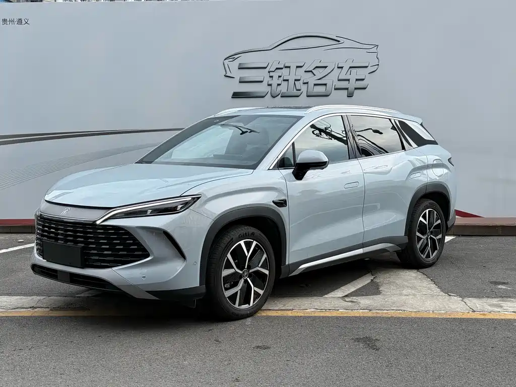 BYD L DM-i 2025