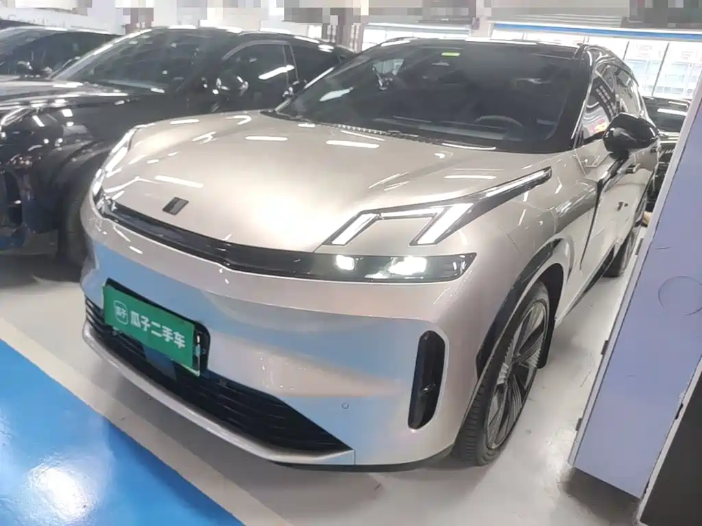 Lynk & Co 08 EM-P 2024