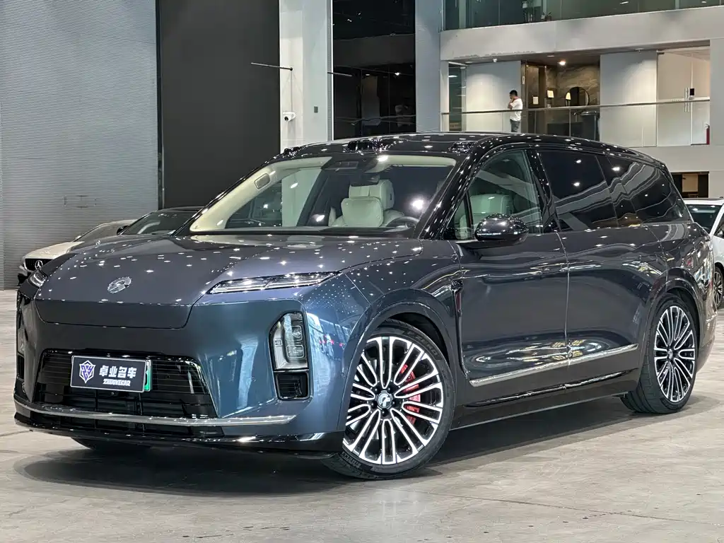 NIO ES8 2025