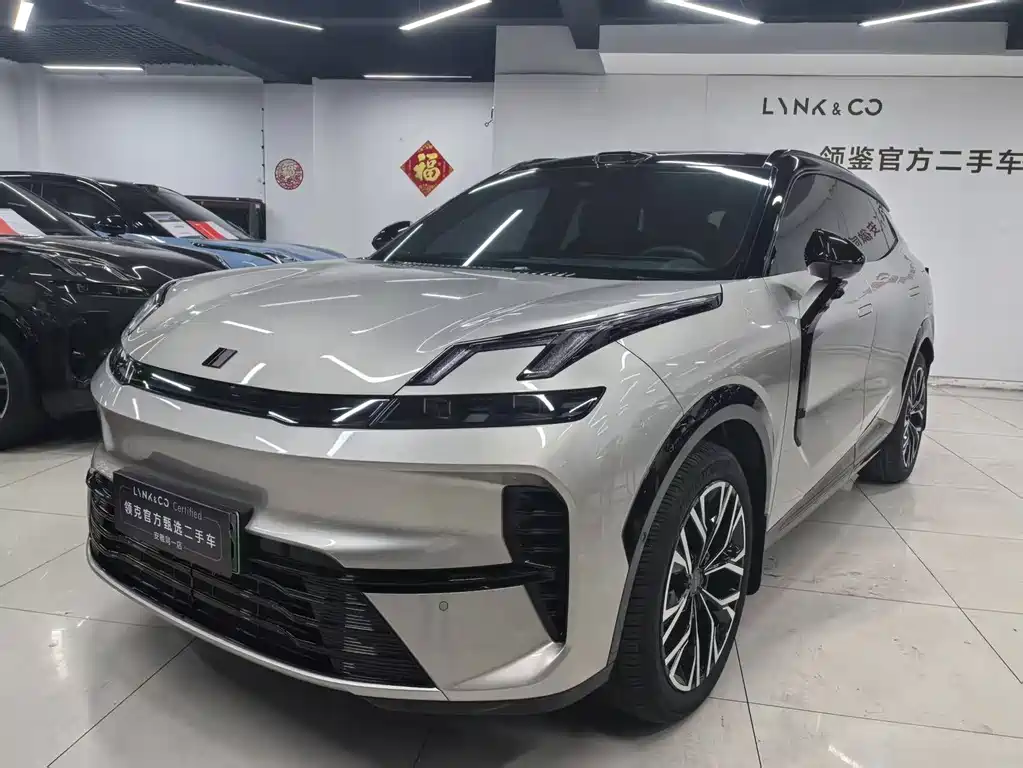 Lynk & Co 08 EM-P 2025