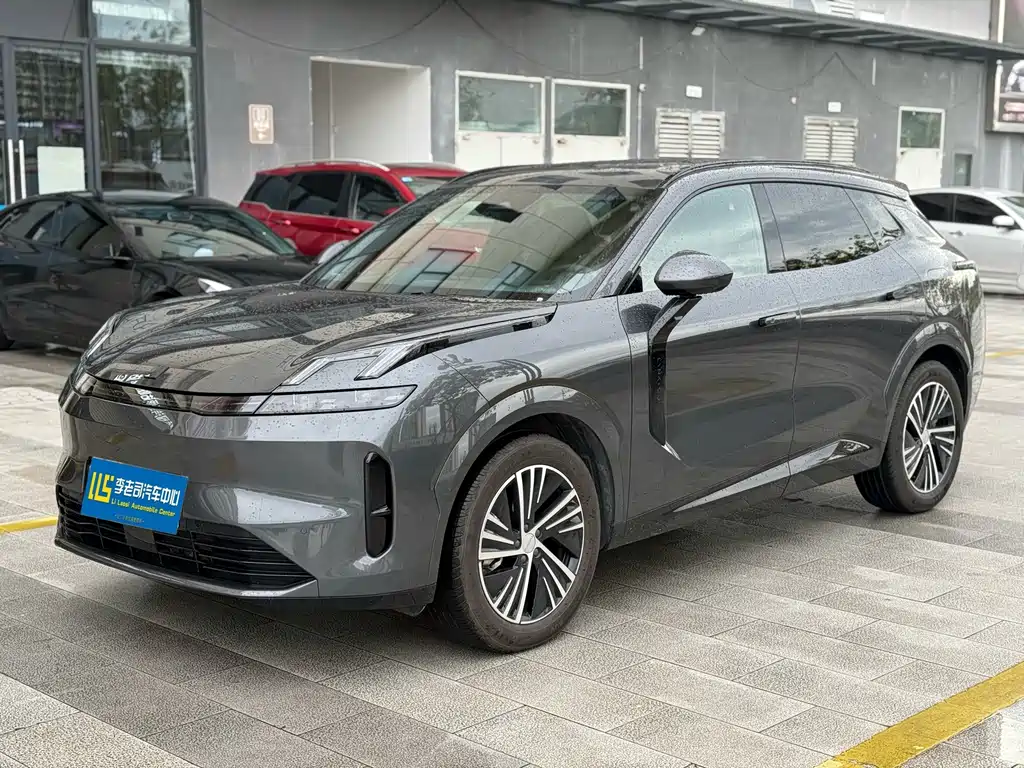 Lynk & Co 08 EM-P 2024
