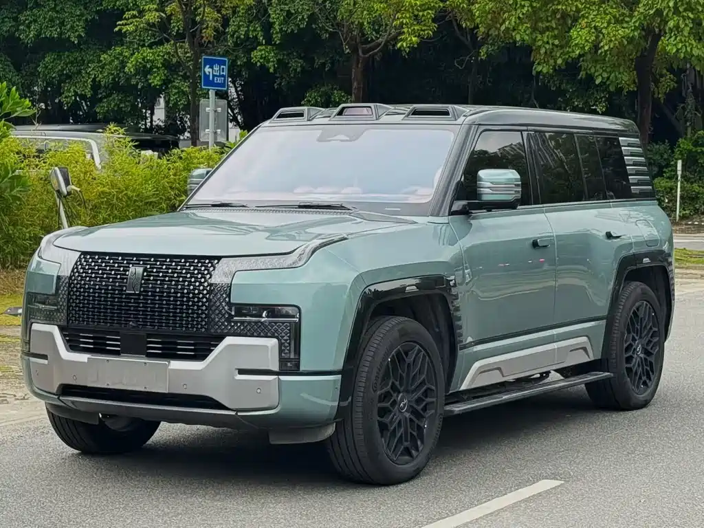YangWang Yangwang U8 2024