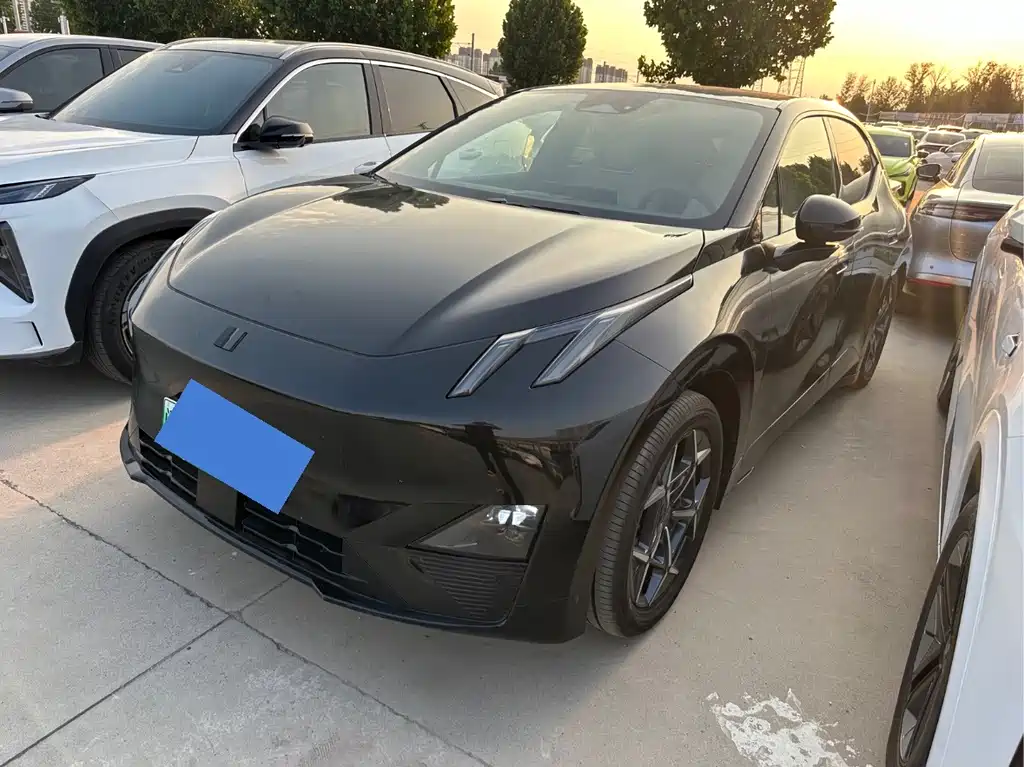 Lynk & Co Z20 2025