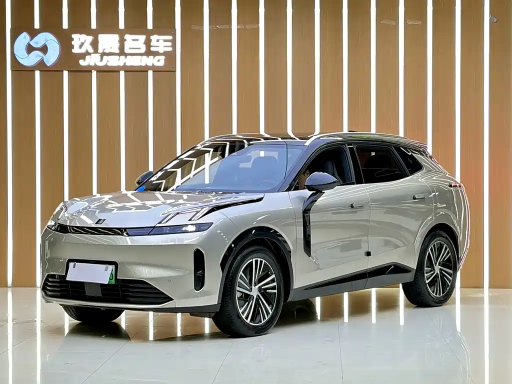 Lynk & Co 08 EM-P 2025