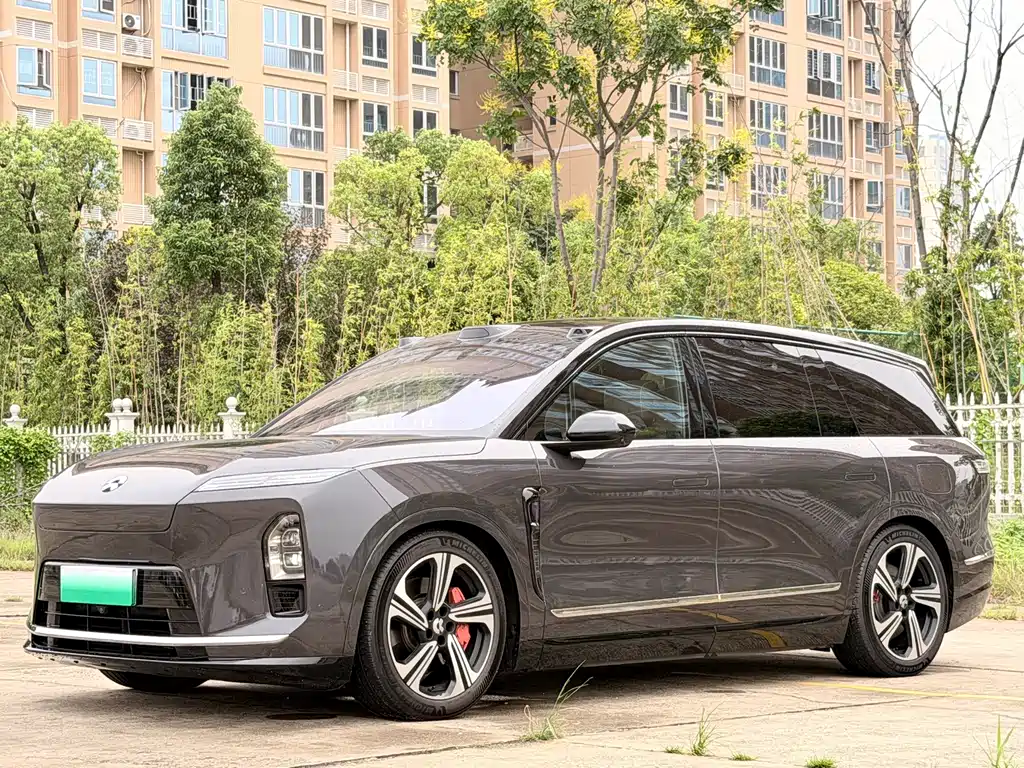 NIO ES8 2025