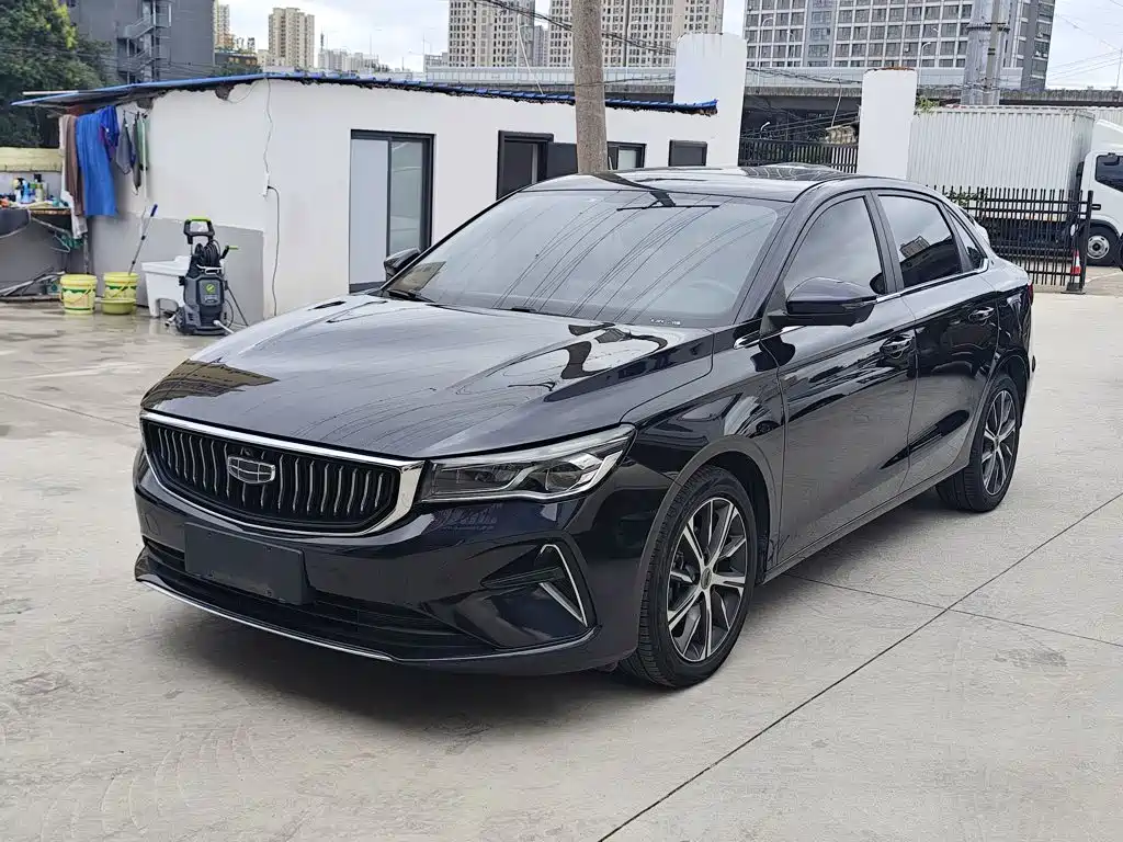 Geely Emgrand 2022