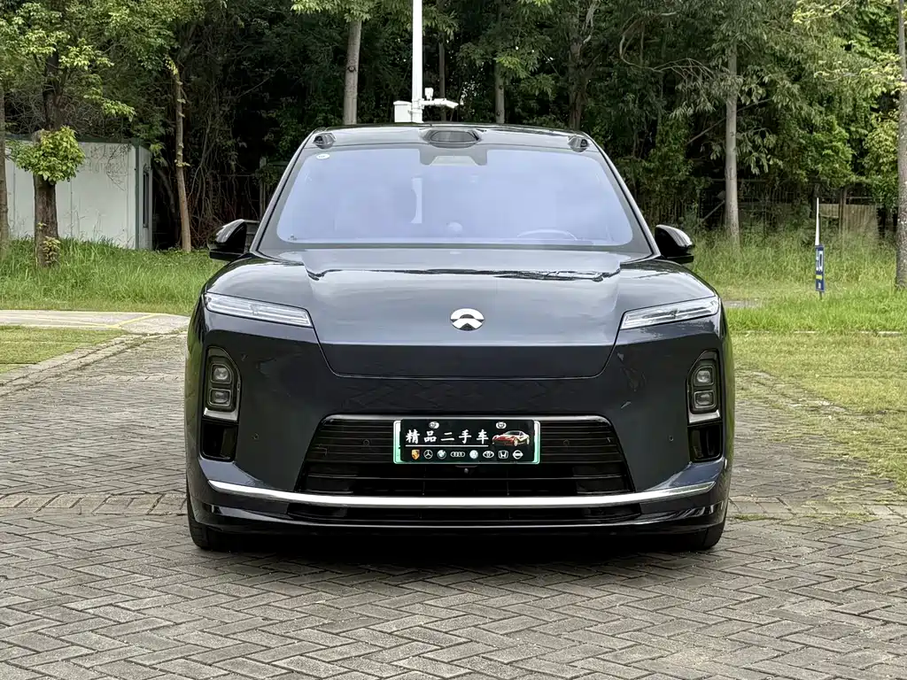 NIO ES8 2025