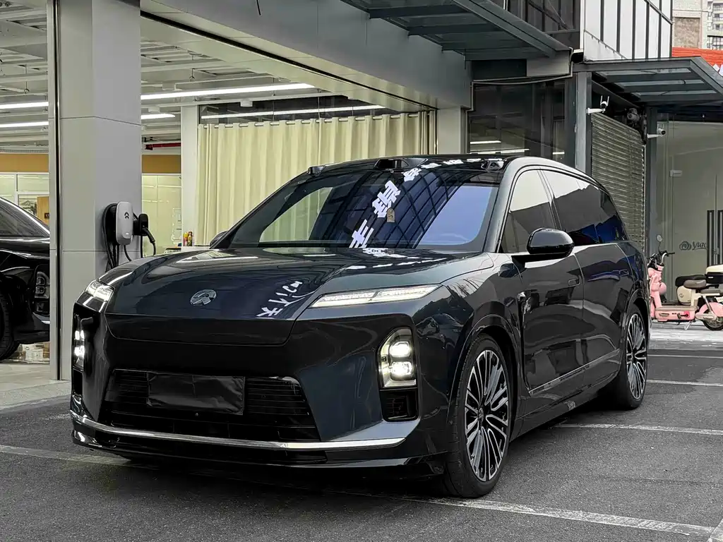 NIO ES8 2025