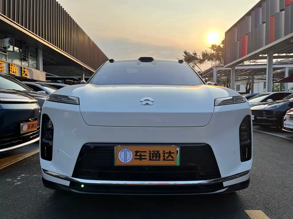 NIO ES8 2025