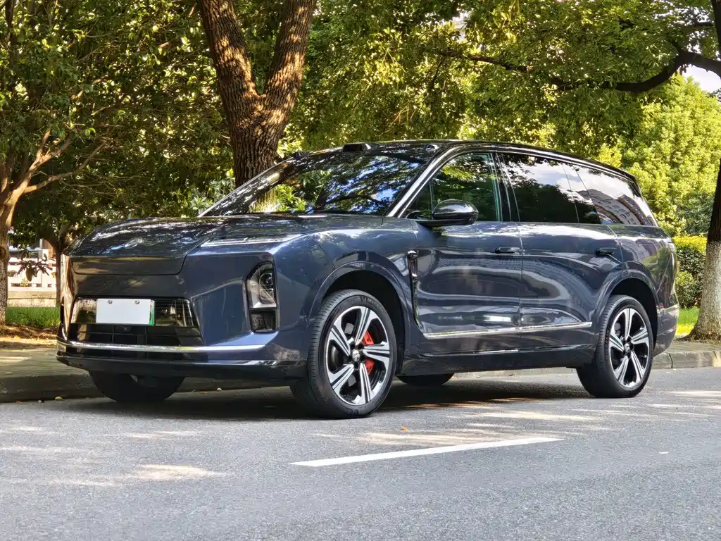 NIO ES8 2025