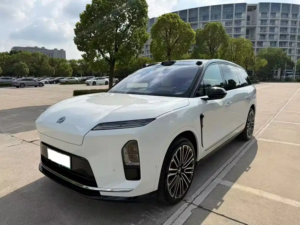 NIO ES8 2025