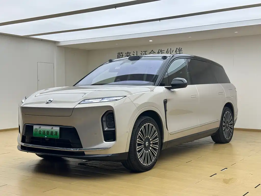 NIO ES8 2025