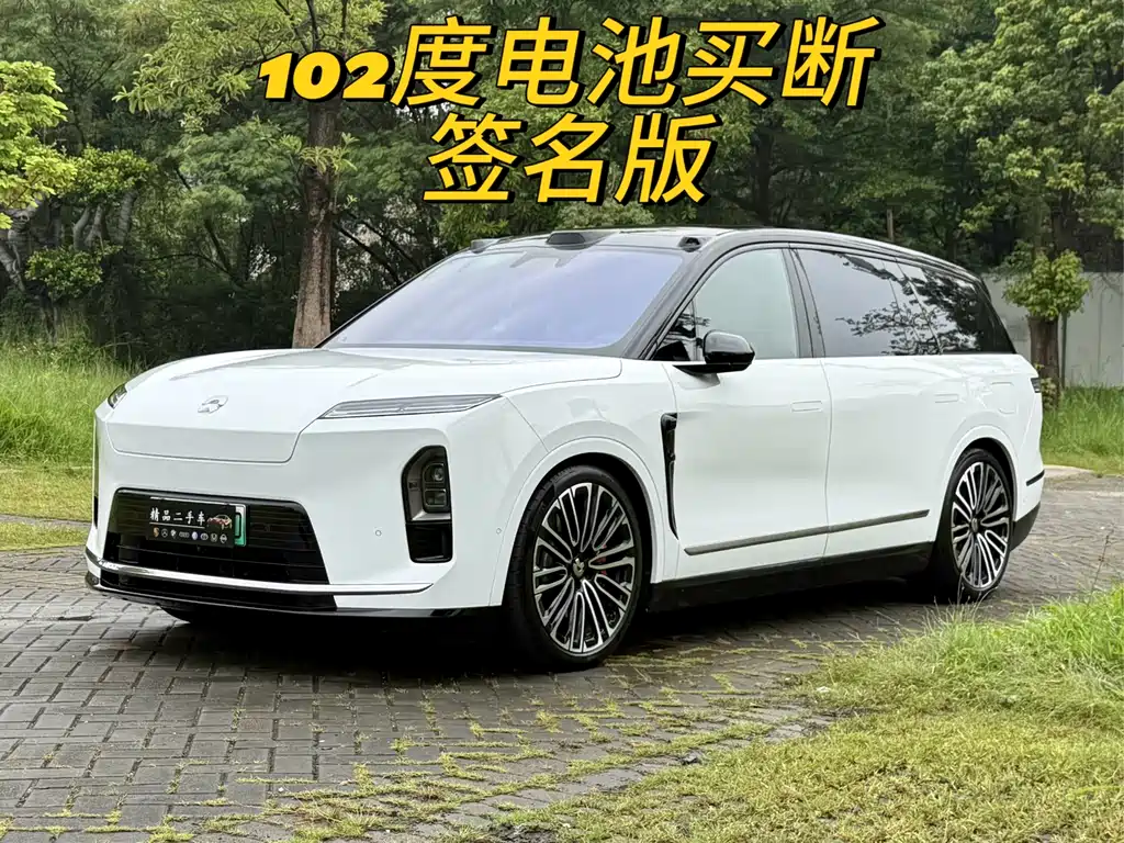 NIO ES8 2025
