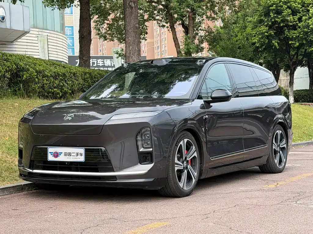 NIO ES8 2025