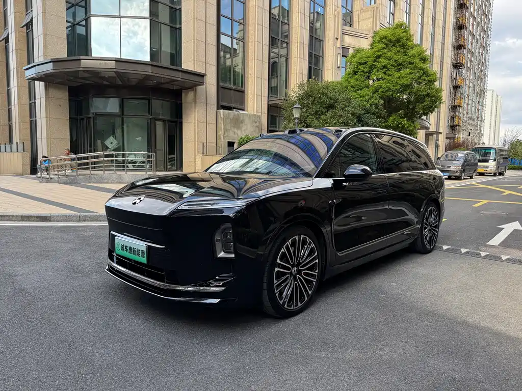 NIO ES8 2025
