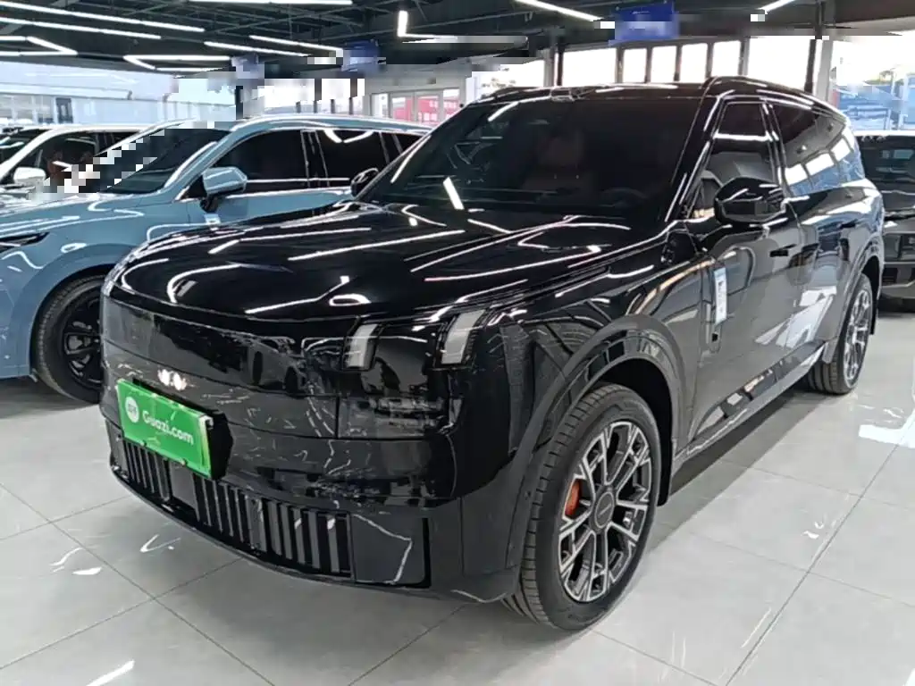 Lynk & Co 900 2025