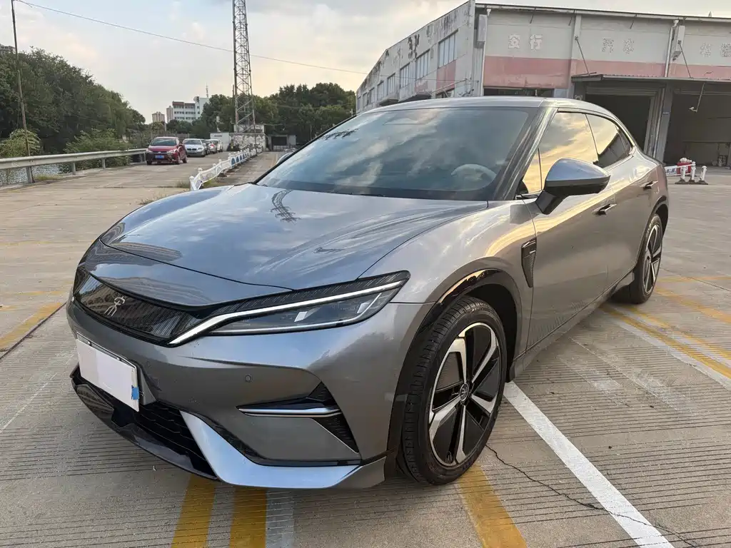 BYD L EV 2023