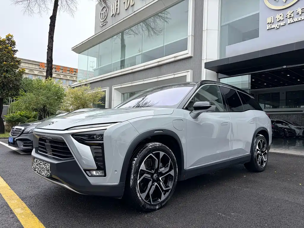NIO ES8 2021