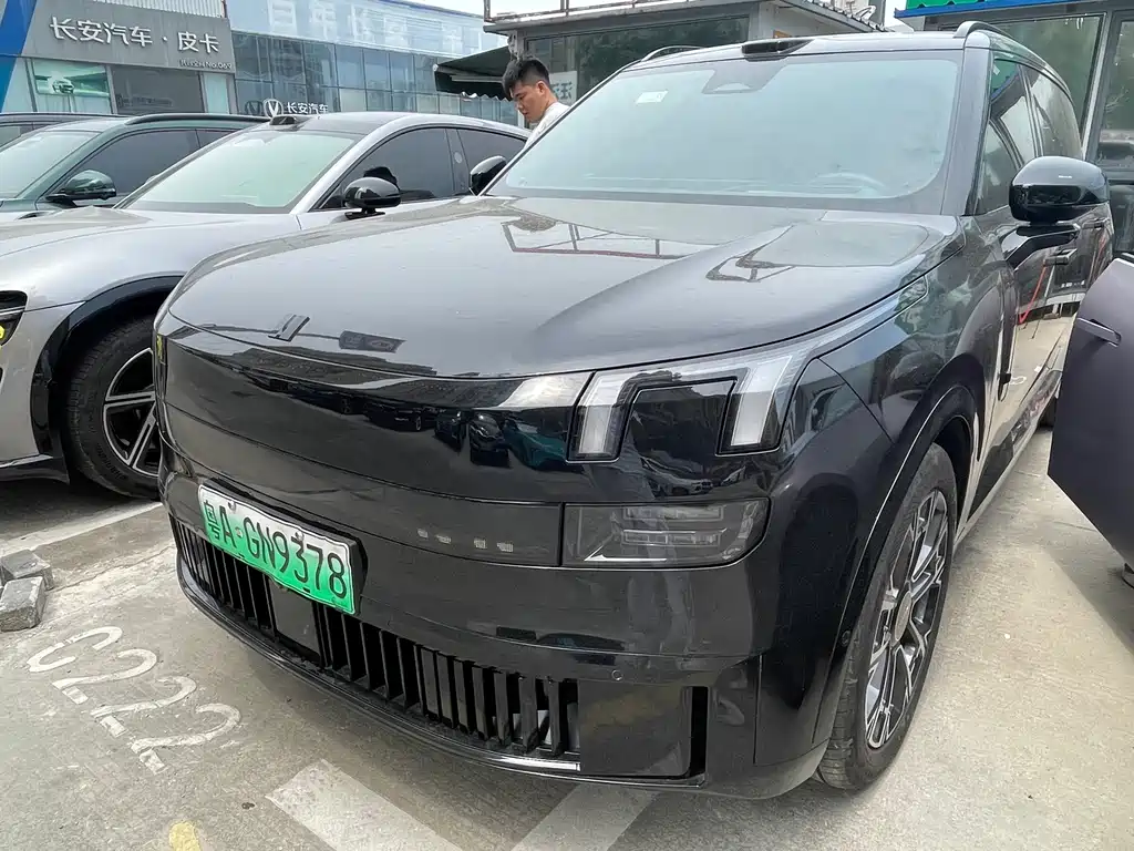Lynk & Co 900 2025