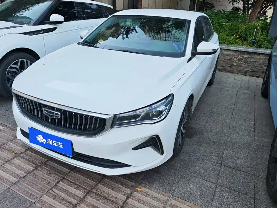 Geely Emgrand 2022