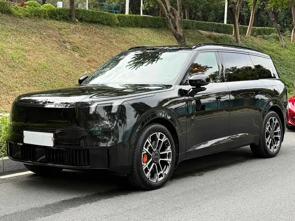 Lynk & Co 900 2025