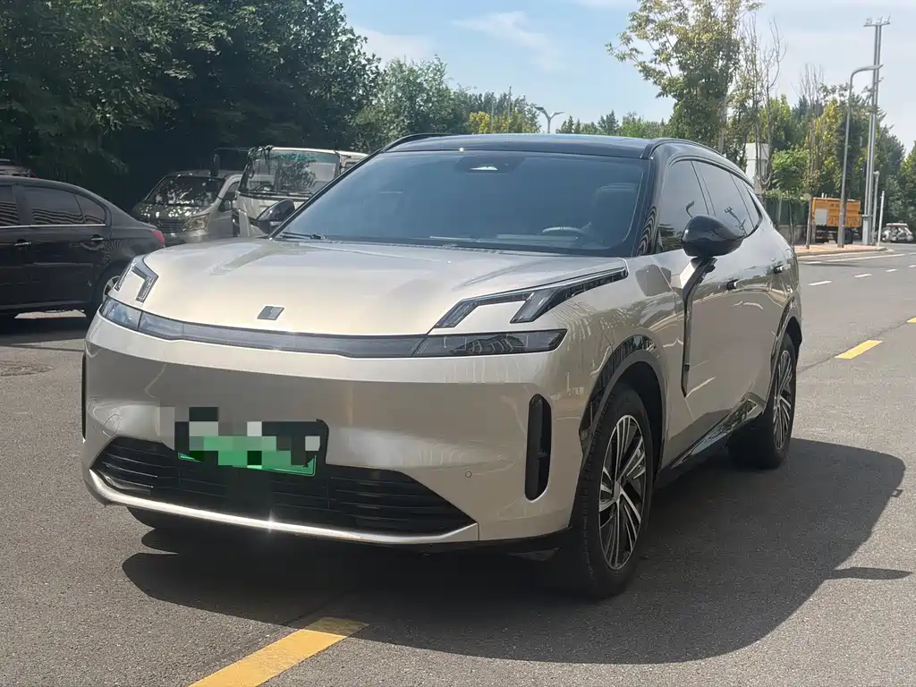 Lynk & Co 08 EM-P 2024
