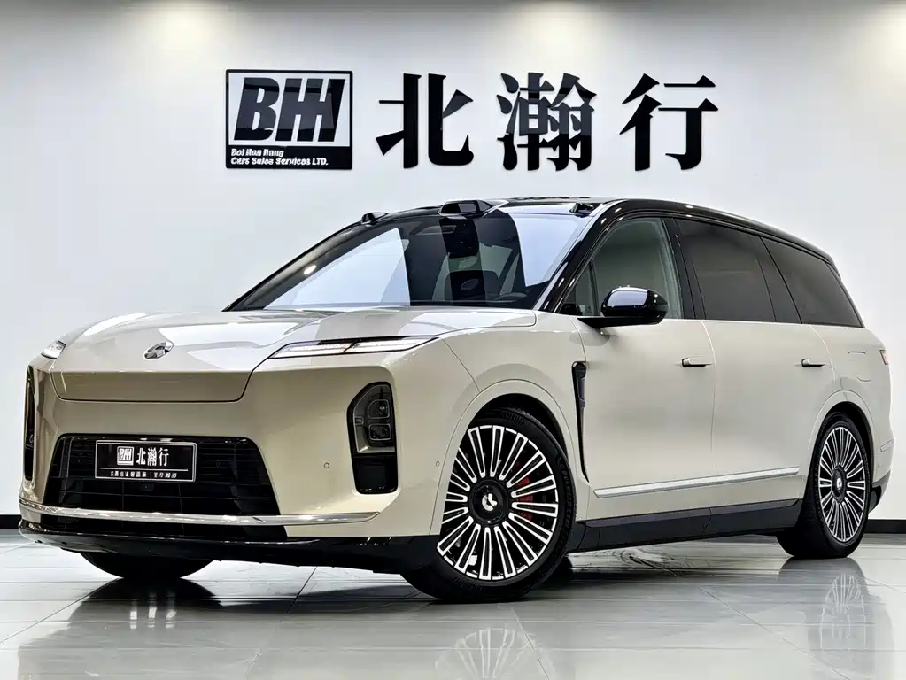 NIO ES8 2025