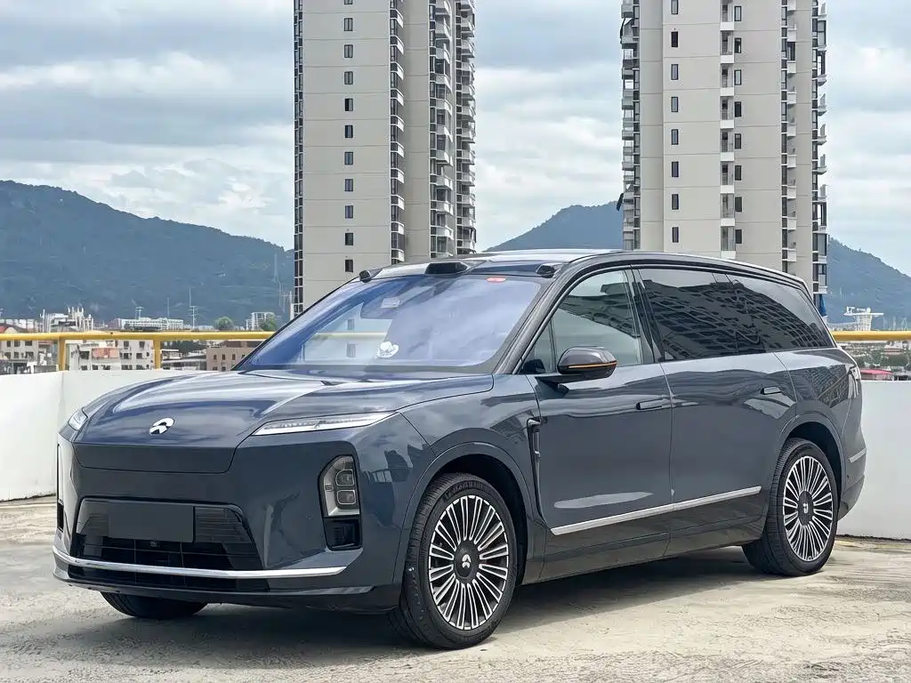 NIO ES8 2025