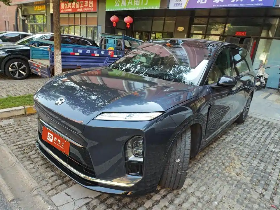 NIO ES8 2025