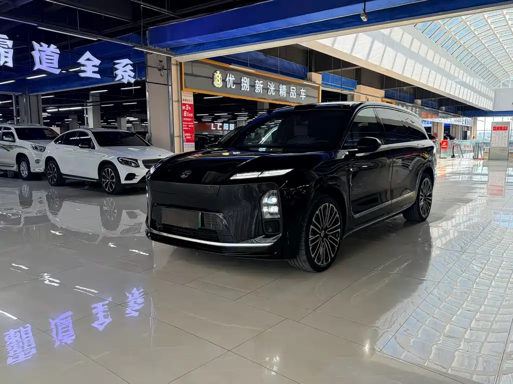 NIO ES8 2025