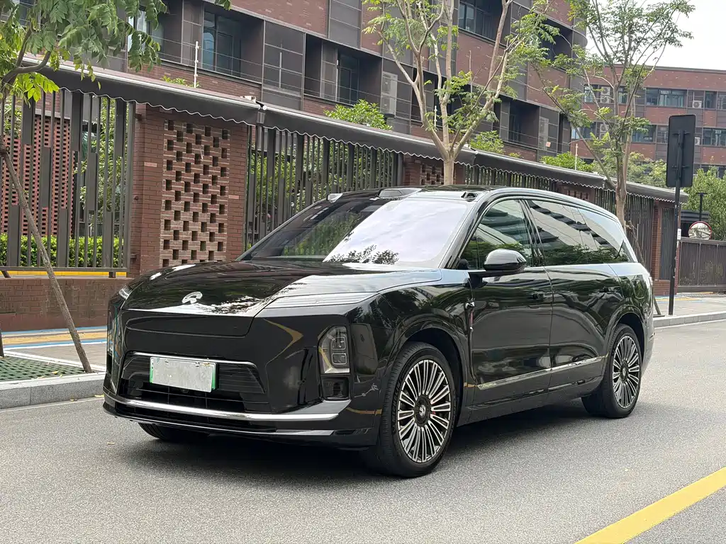 NIO ES8 2025