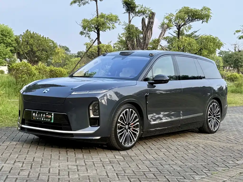 NIO ES8 2025