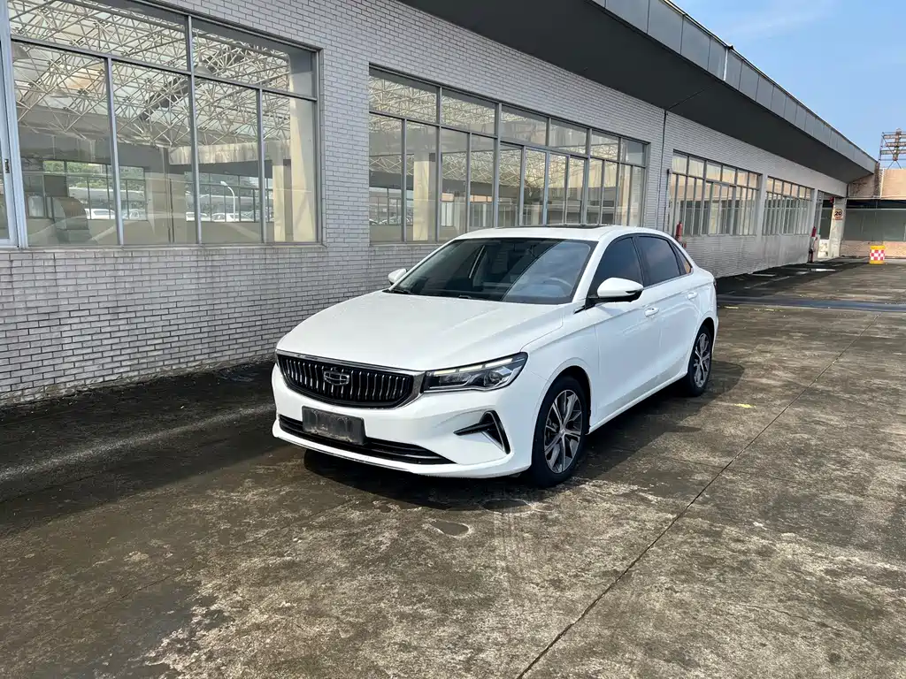 Geely Emgrand 2022