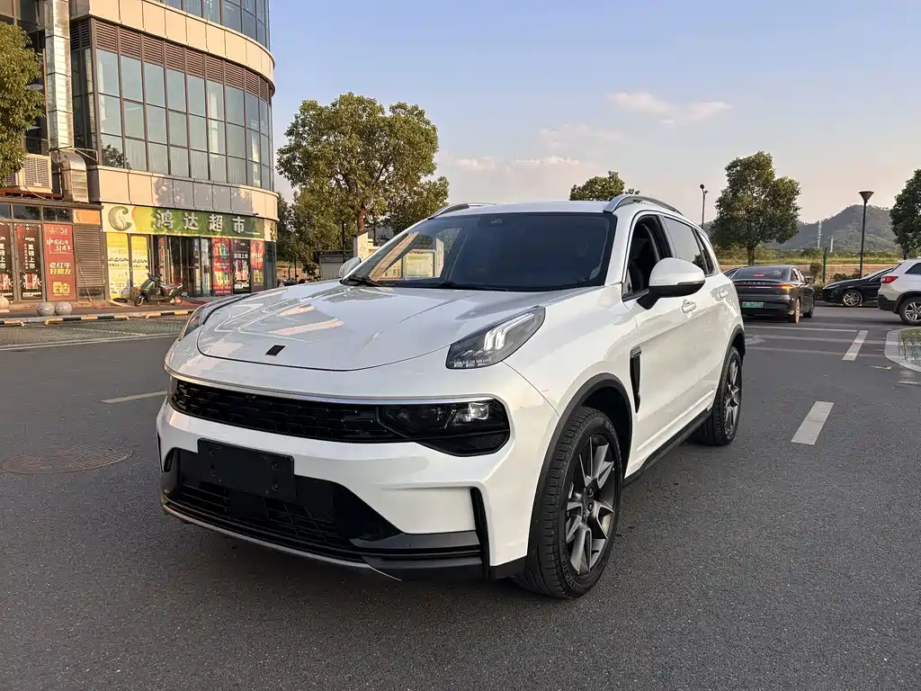 Lynk & Co 01 2022