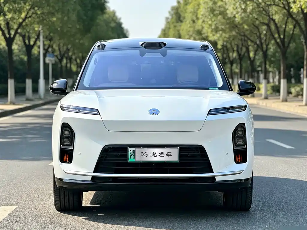 NIO ES8 2025
