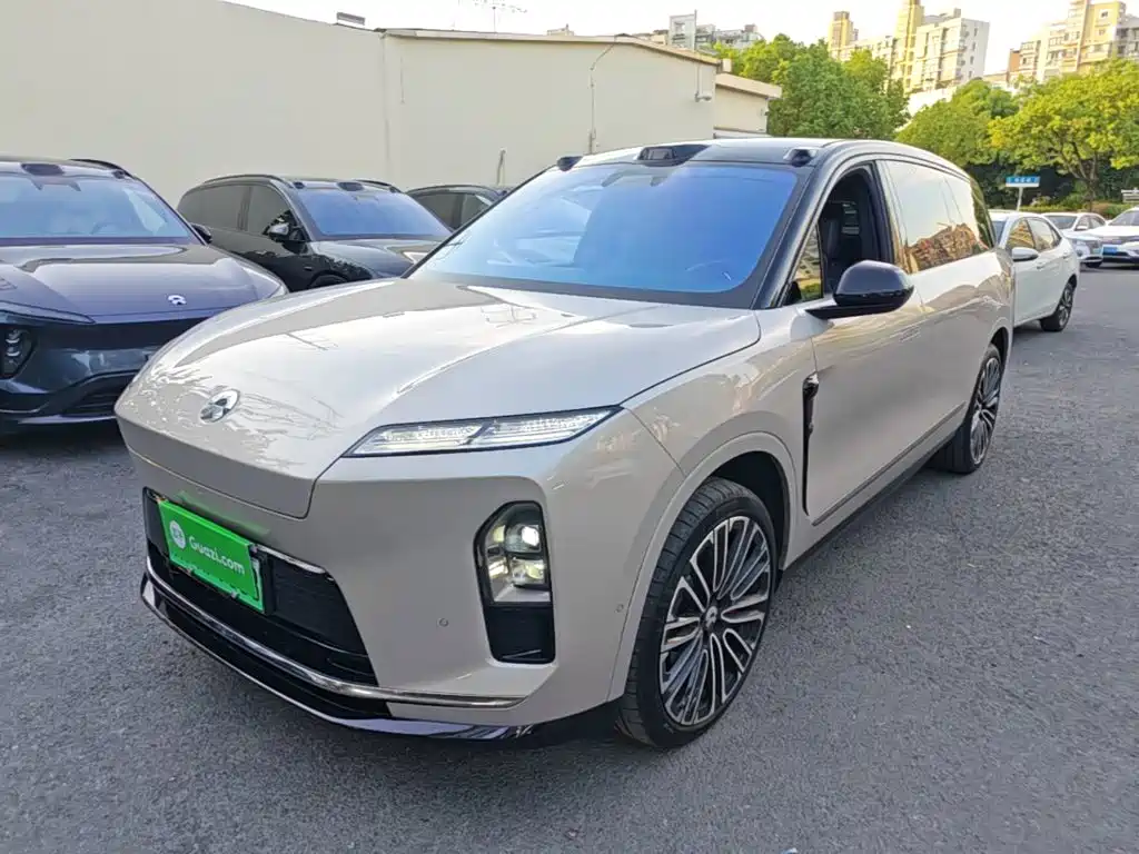 NIO ES8 2025