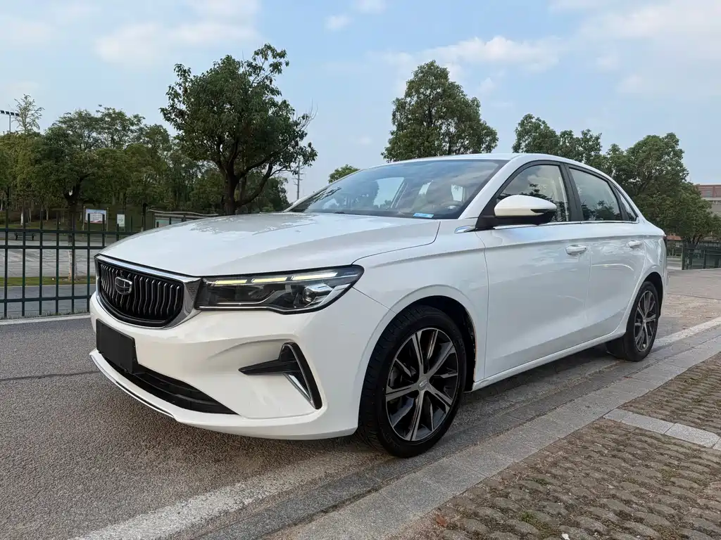 Geely Emgrand 2022