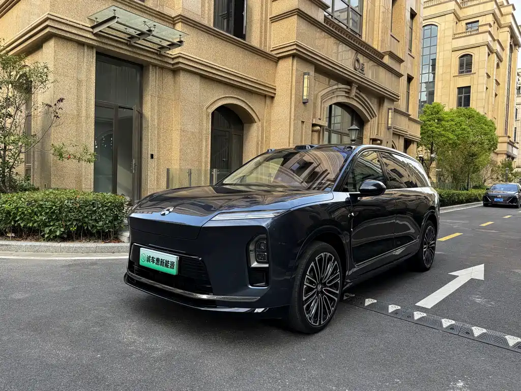 NIO ES8 2025