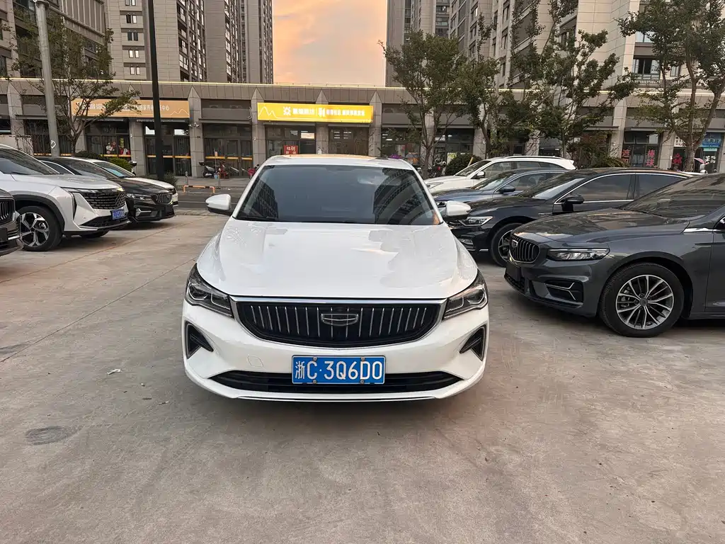 Geely Emgrand 2023