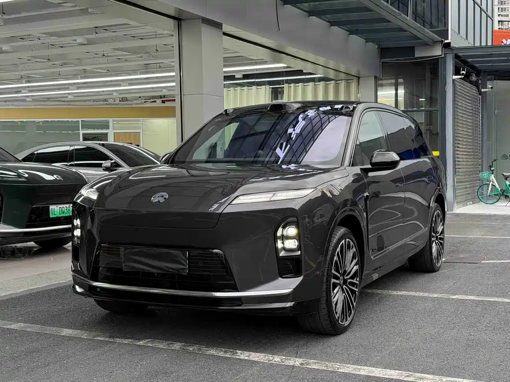 NIO ES8 2025