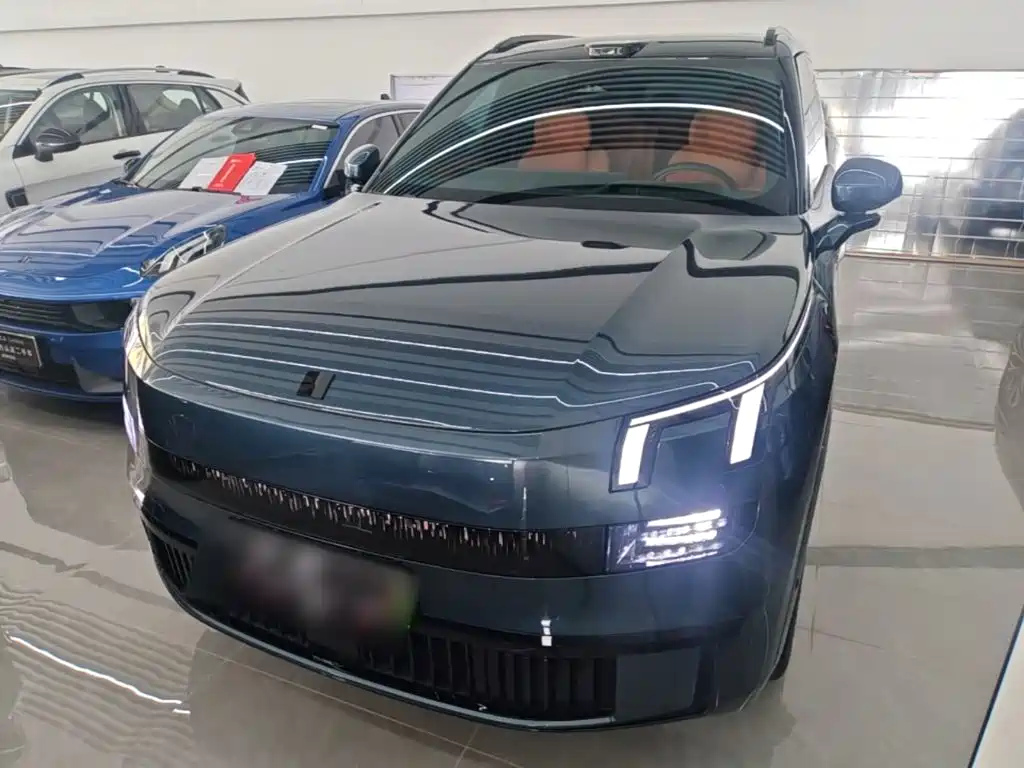 Lynk & Co 900 2025