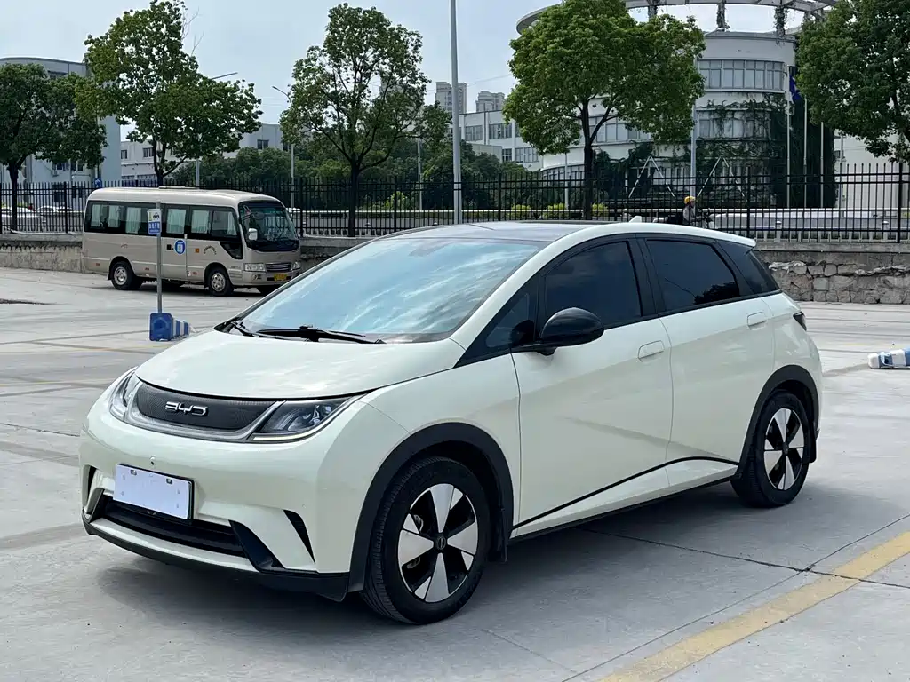 BYD Dolphin 2023