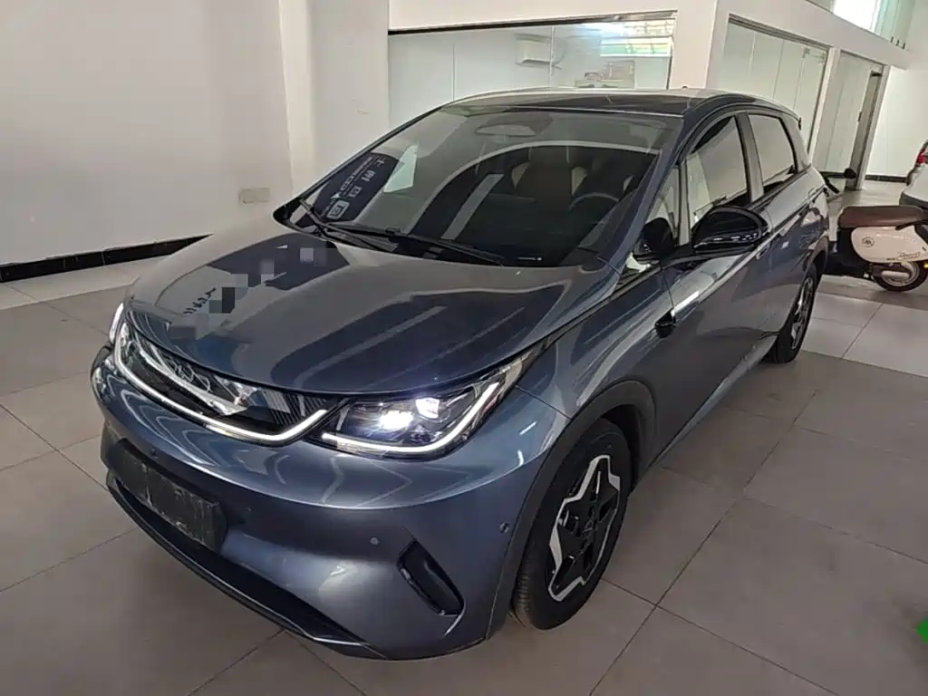 BYD Dolphin 2025