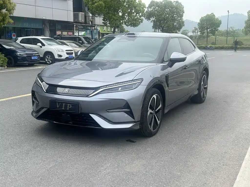 BYD L EV 2025