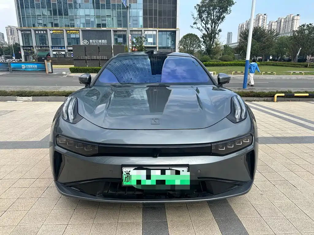 Zeekr 001 2024