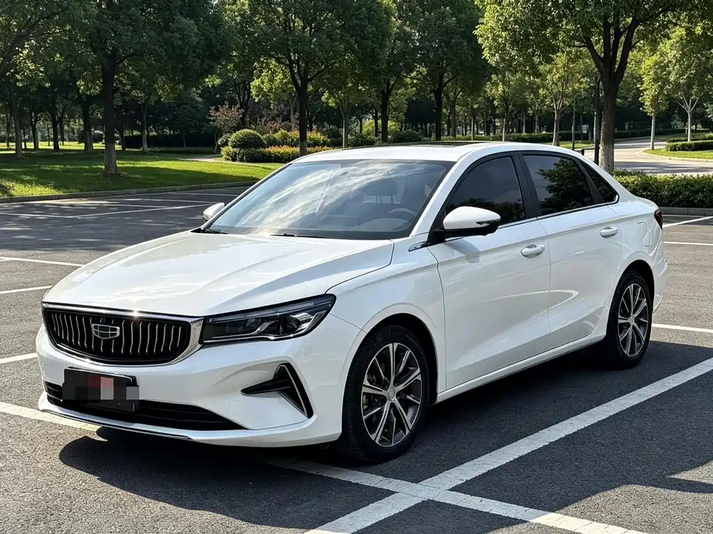 Geely Emgrand 2022