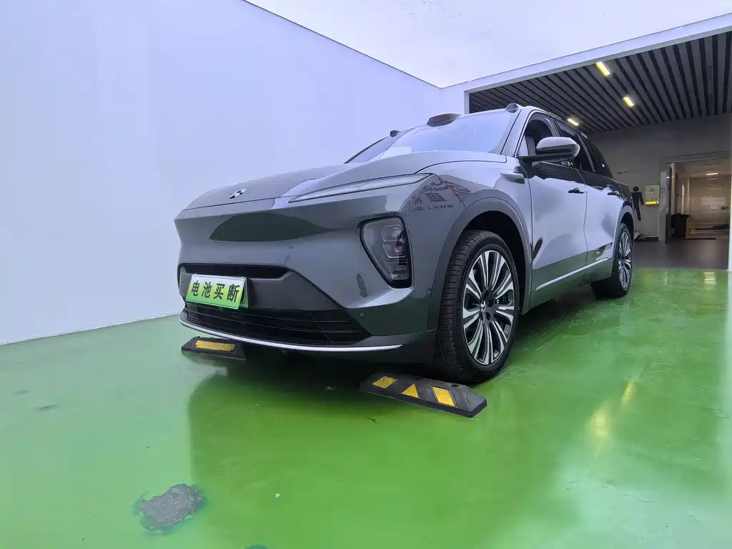 NIO ES8 2023