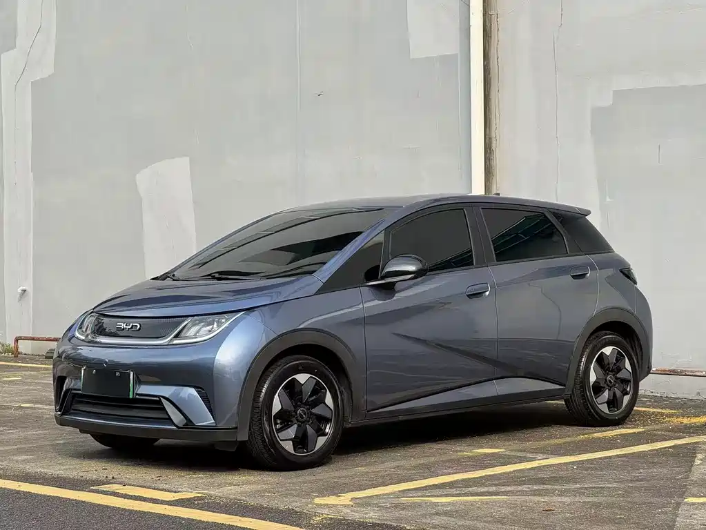 BYD Dolphin 2025